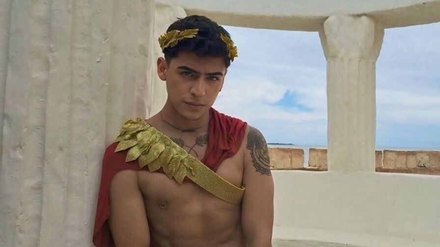Watch CamilloGuzmn on CoolMagazineOnline.com