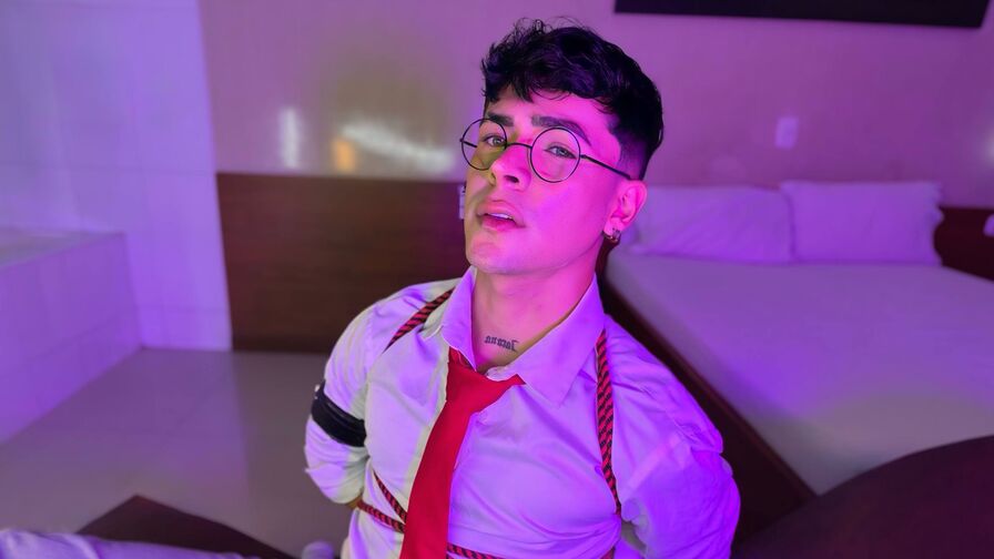 Live Sex Chat with CamilloGuzmn