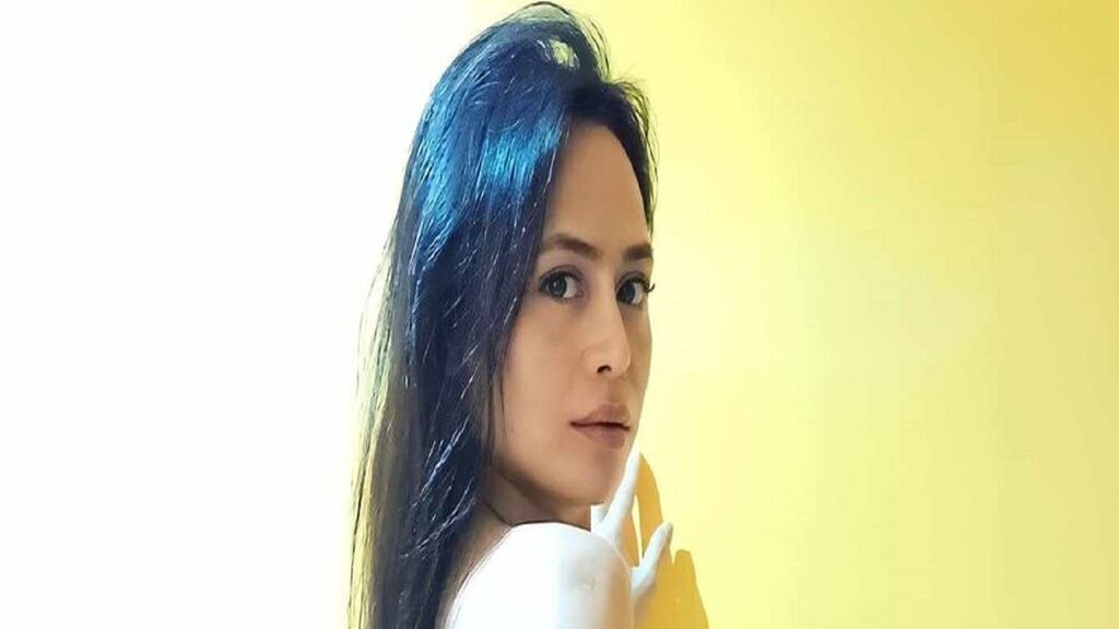 Watch PearlDeSilva live on cam at LiveJasmin