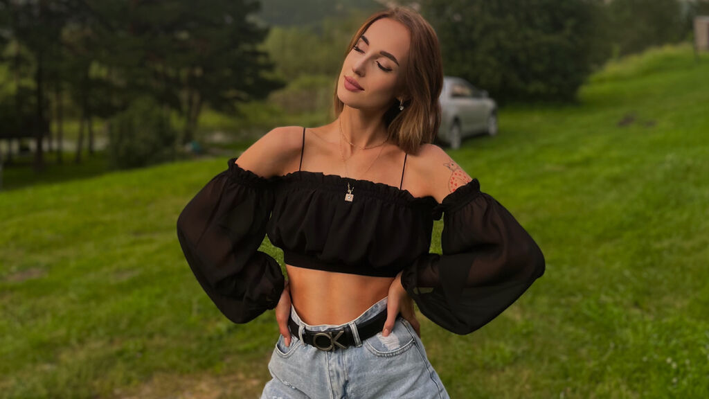BarbieRaw live cam model at LiveJasmin