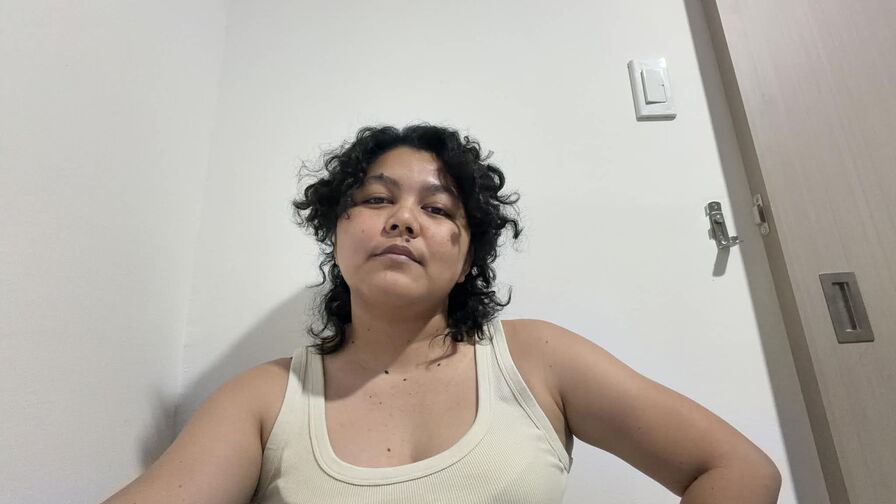 Watch DemeterCalliope live on Fleur Mature