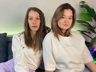 WillaAndAlodie Live show cam