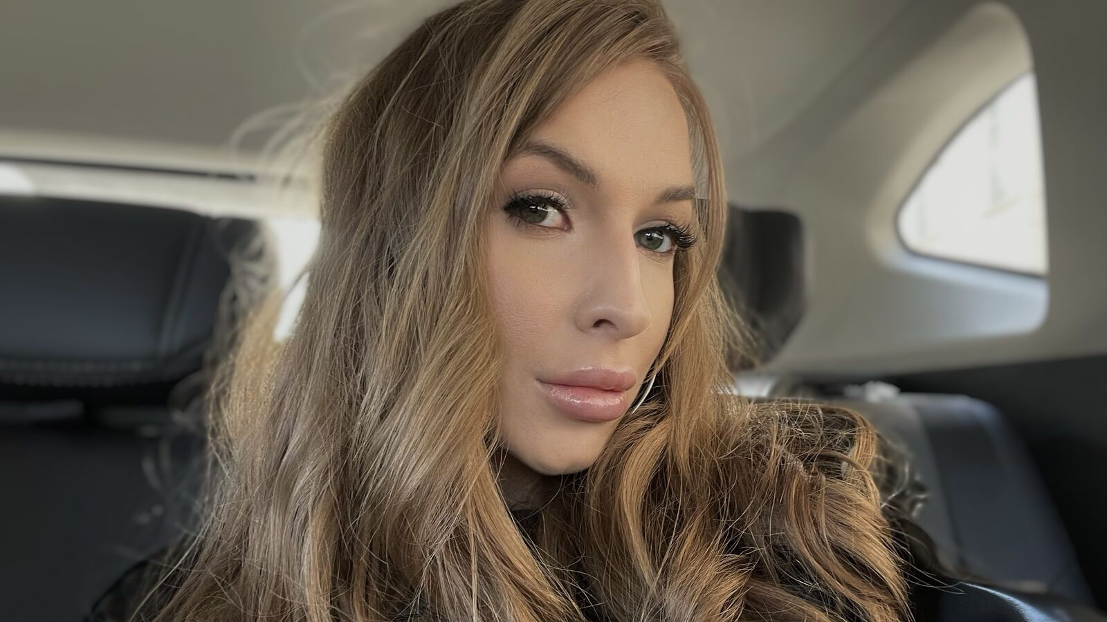SophieViv erotic portrait