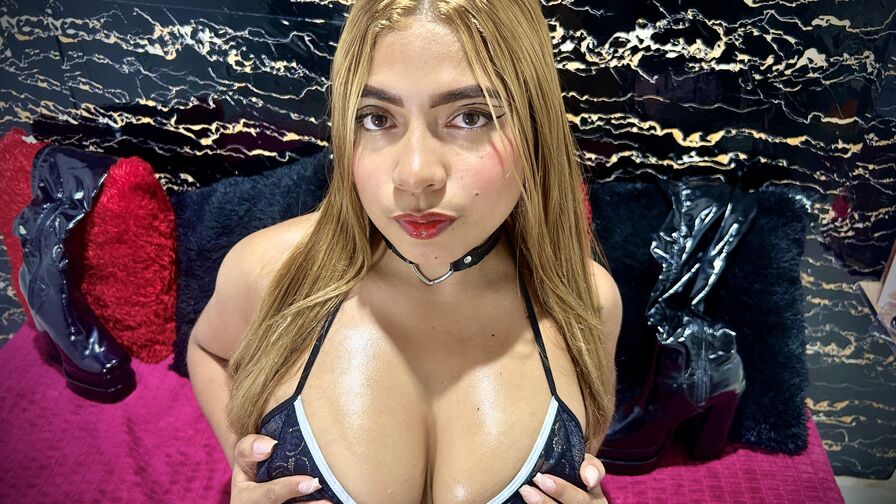 Watch GreyRoss live on shemalefreeporn.net