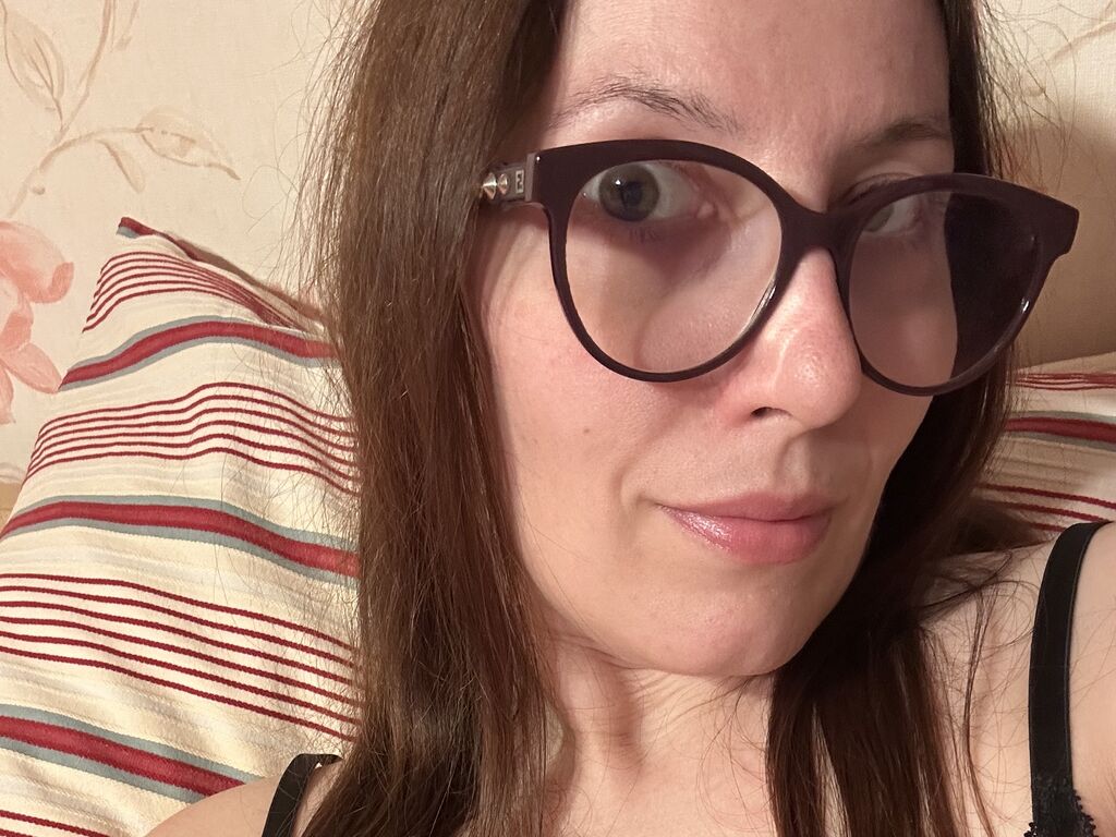 AlanyssLyon private cam girl preview