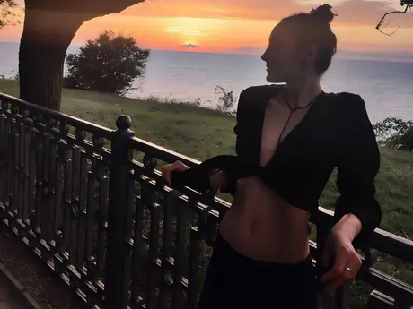 Chat with AllisonReech