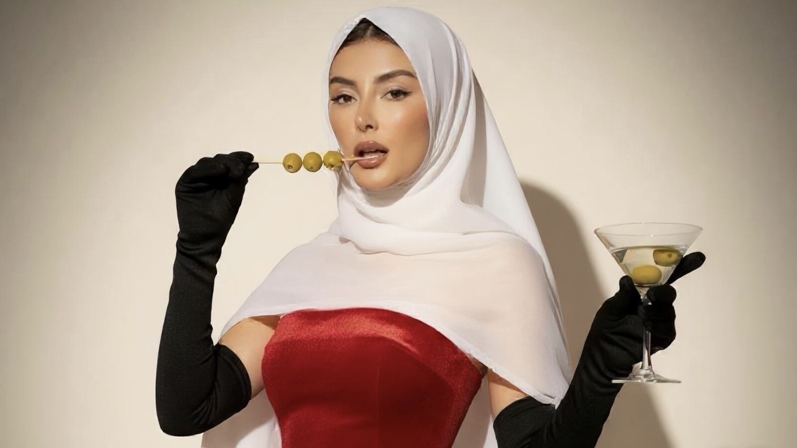 HalaiaNoor erotic portrait