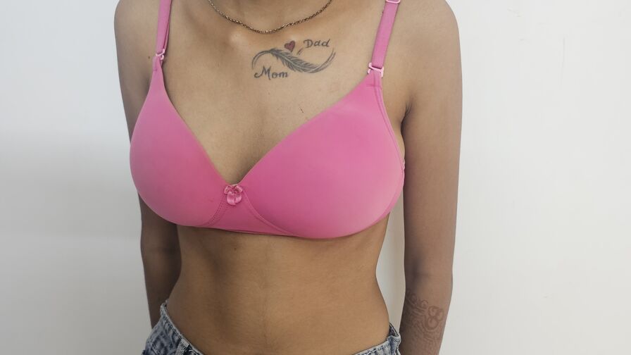 Watch AngelRubby live on shemalefreeporn.net
