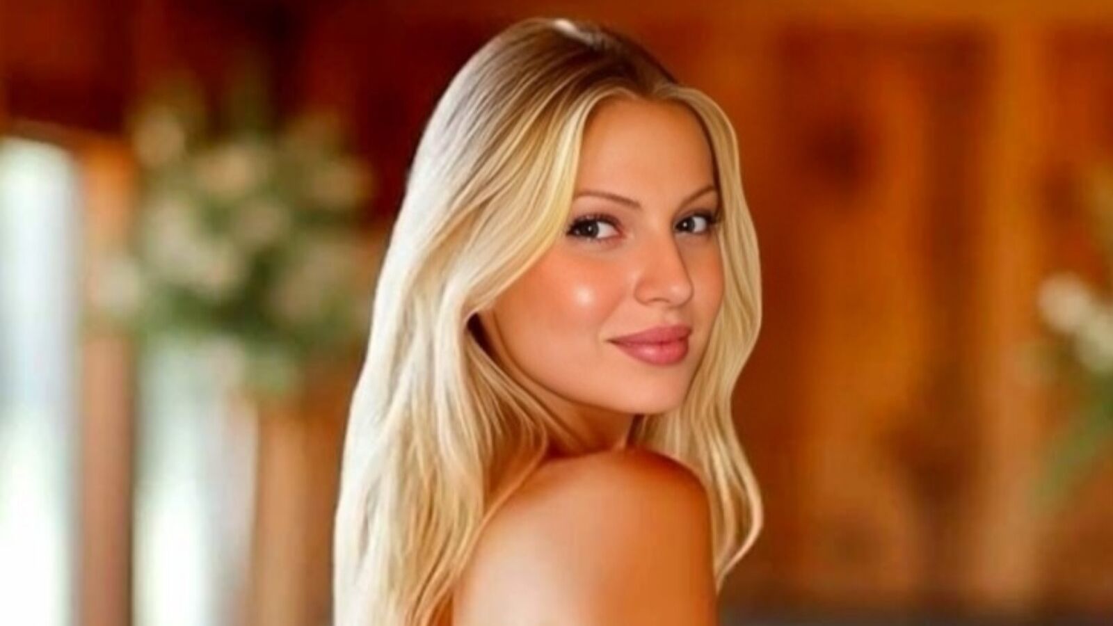VanessaLoo glamour portrait