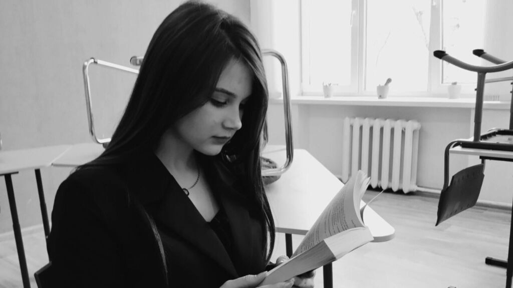 Watch EnricaElis live on cam on LiveJasmin