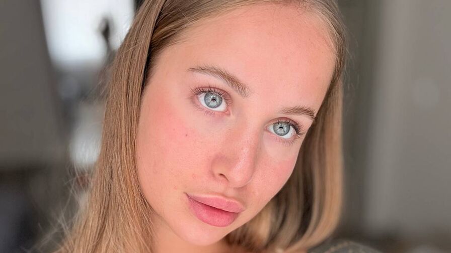 Live Sex Chat with MickyBlush