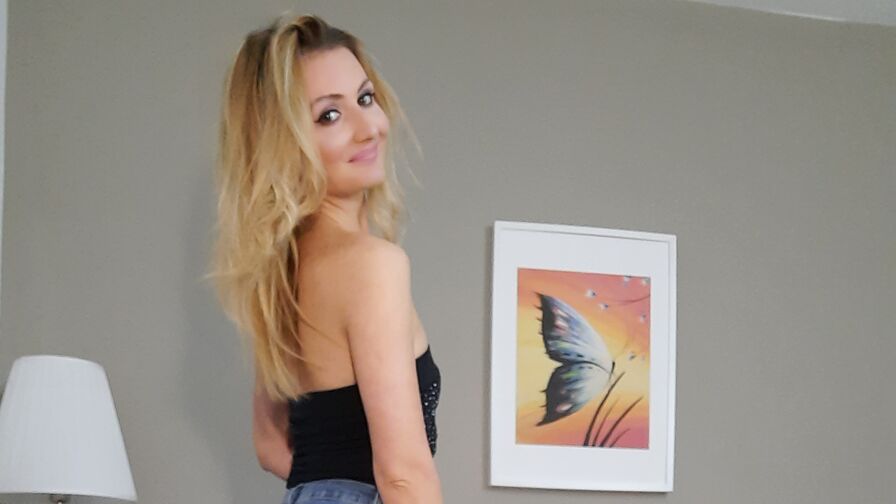 AeliaMuse's live cam