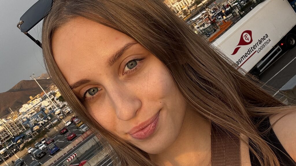 Watch LunaDarkwood from LiveJasmin on GirlsOfJasmin