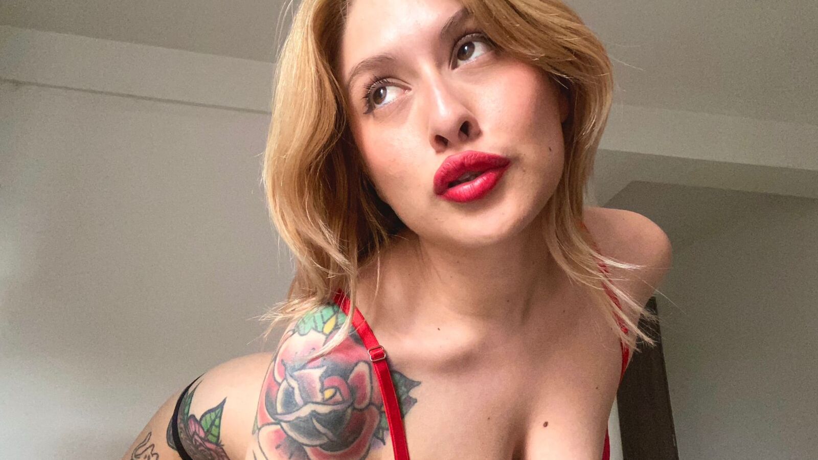 AleStone erotic portrait