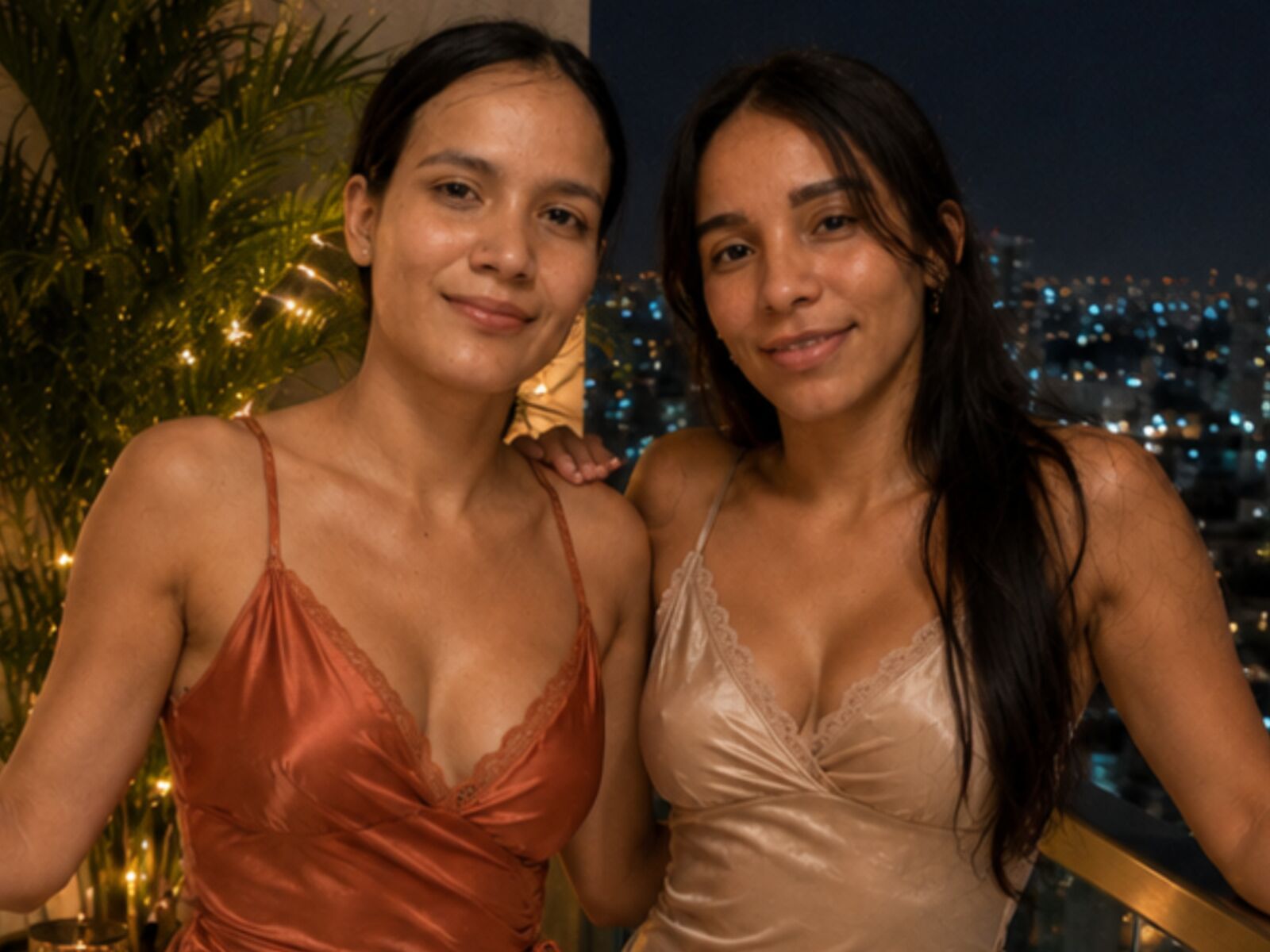 Live cam for IndiraAndCristal
