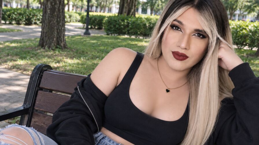 Watch JessiRogerss live on Live Cam Index