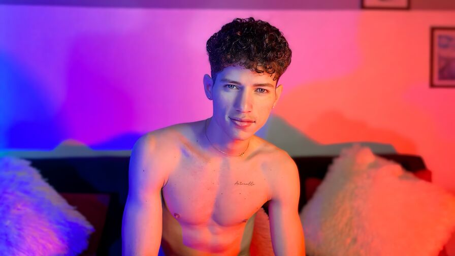 Watch MattiaDubois on RecordedMilf.com
