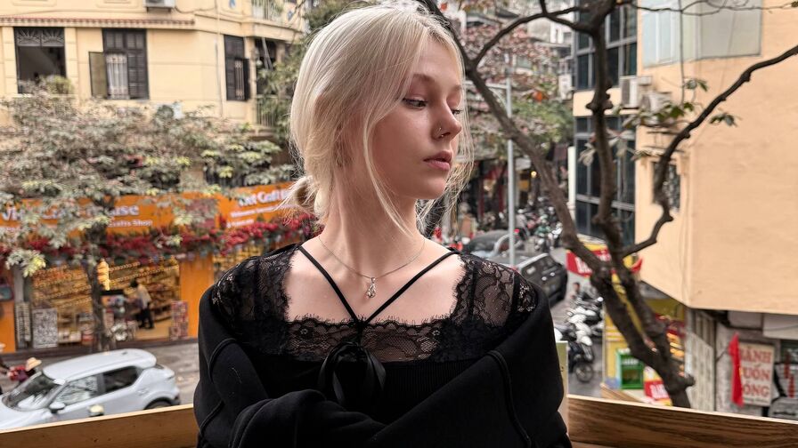 Watch KamValentine live on Sex Zoom