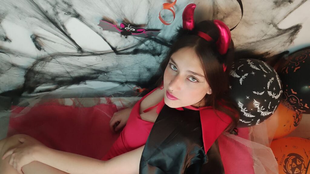 Watch LailaWilde live on cam on LiveJasmin