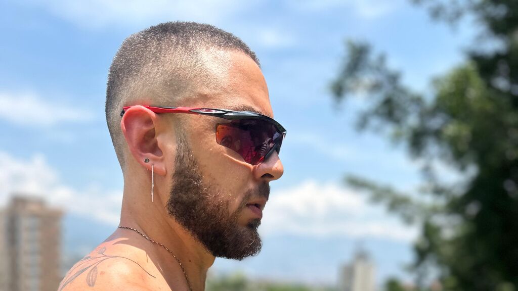 MattBrandon live cam model at LiveJasmin