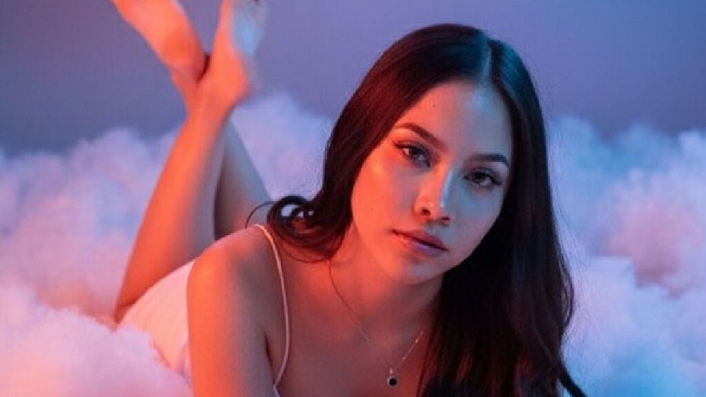 DafneGomez live cam model at LiveJasmin