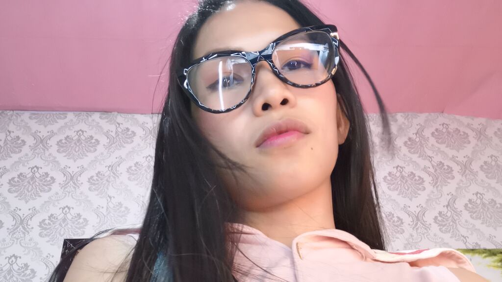 Sex chat gratuit in direct cu KimikoSnow pe LiveJasmin