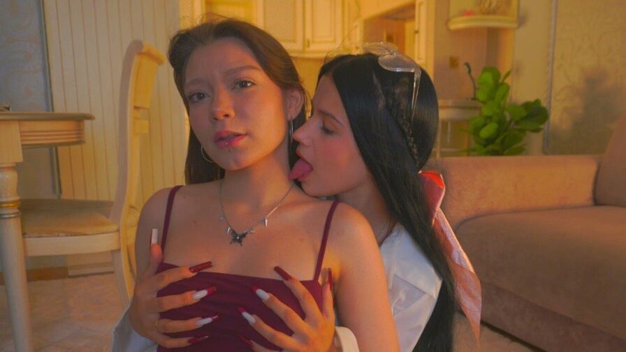VIP Live Sex Chat with GeorginaAndBlond