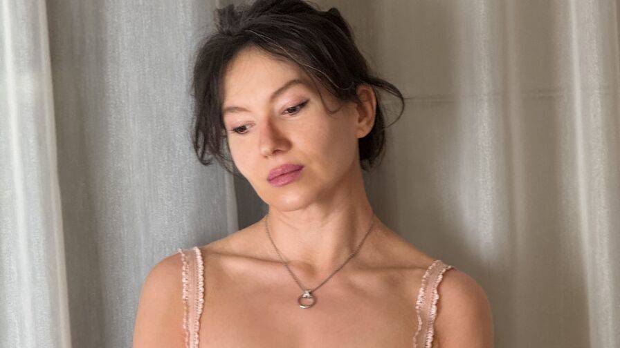 Watch MnemoZeina live on shemalefreeporn.net