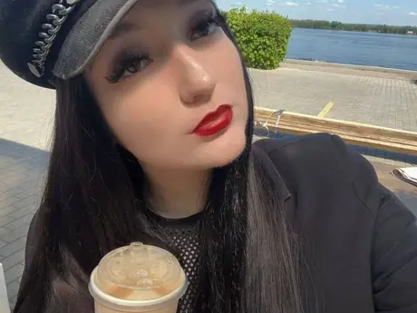 Chat with LesleyWins