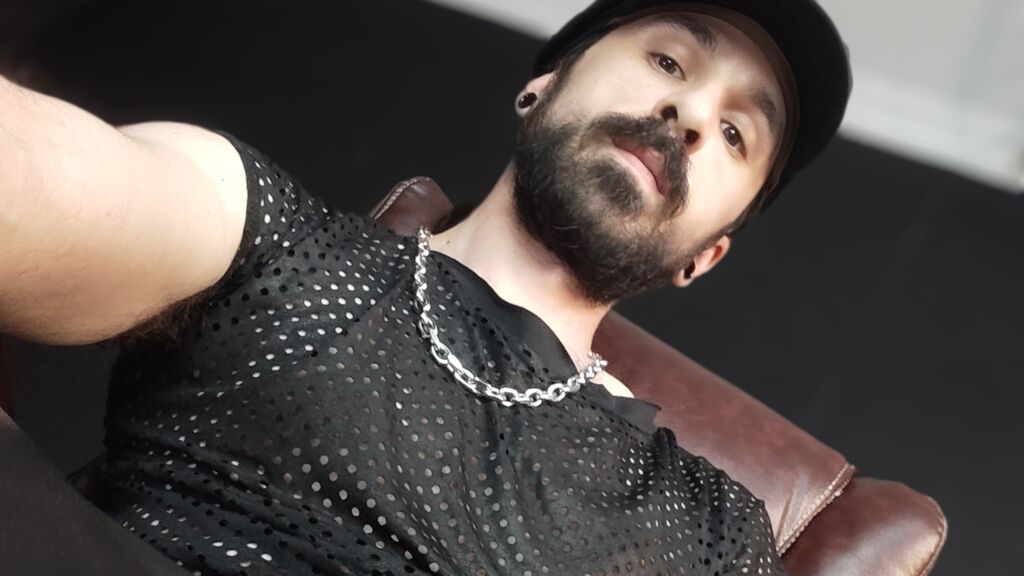 Watch AxelColton live on cam on LiveJasmin