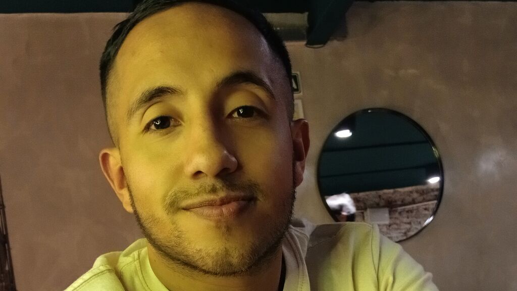 AngelVarela live cam model at LiveJasmin