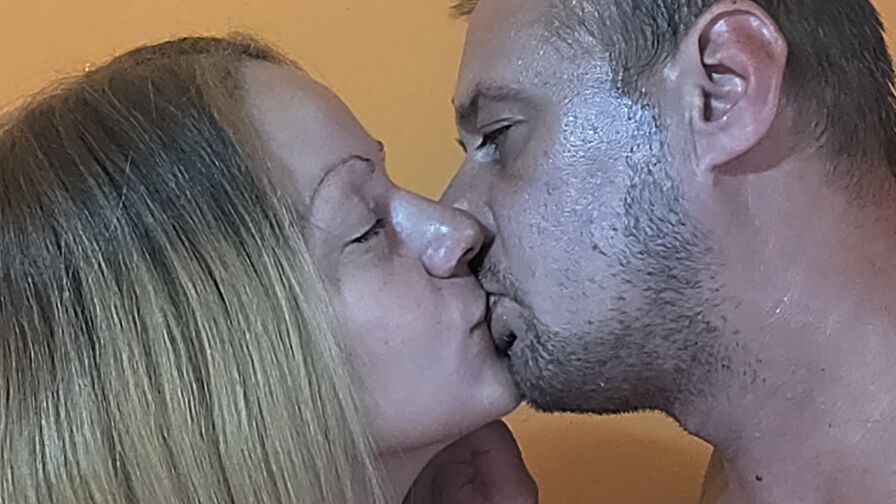 VIP Live Sex Chat with VickyyMike