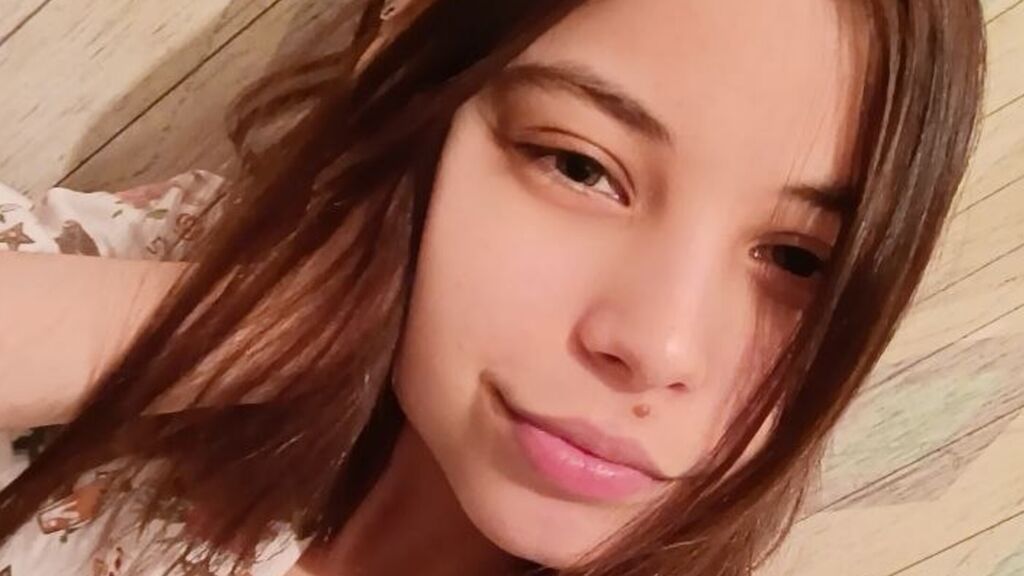 Live Chat with RowenaEllender on LiveJasmin