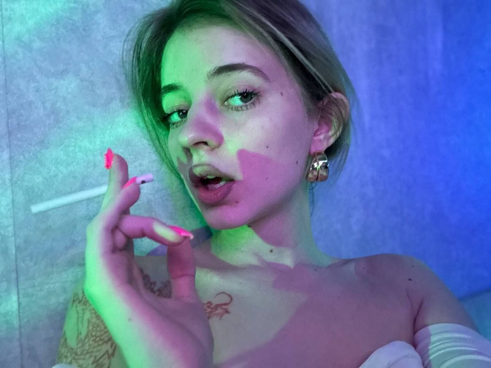 Live cam for TinaQueen