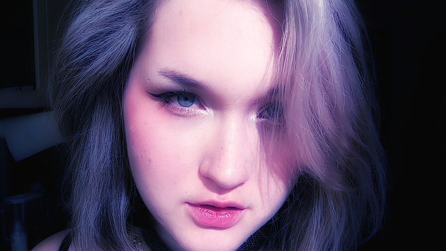 Watch ViolettWoods on CoolMagazineOnline.com