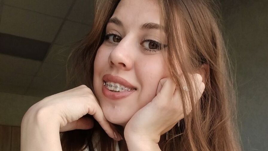 Watch SashaStaback live on shemalefreeporn.net