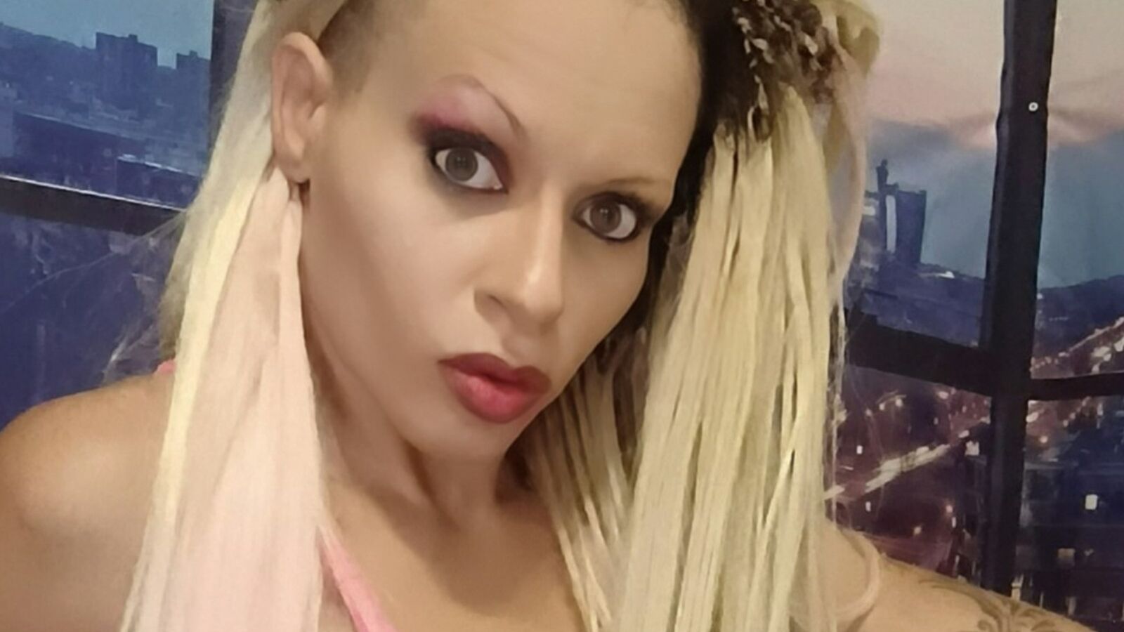 ViolaDawson erotic portrait