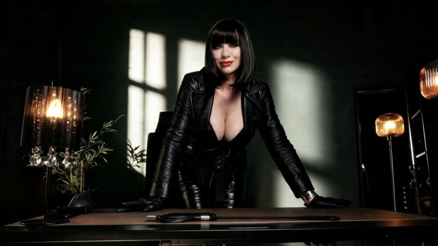 Discover MelanyaQuin on YoniPorn.com