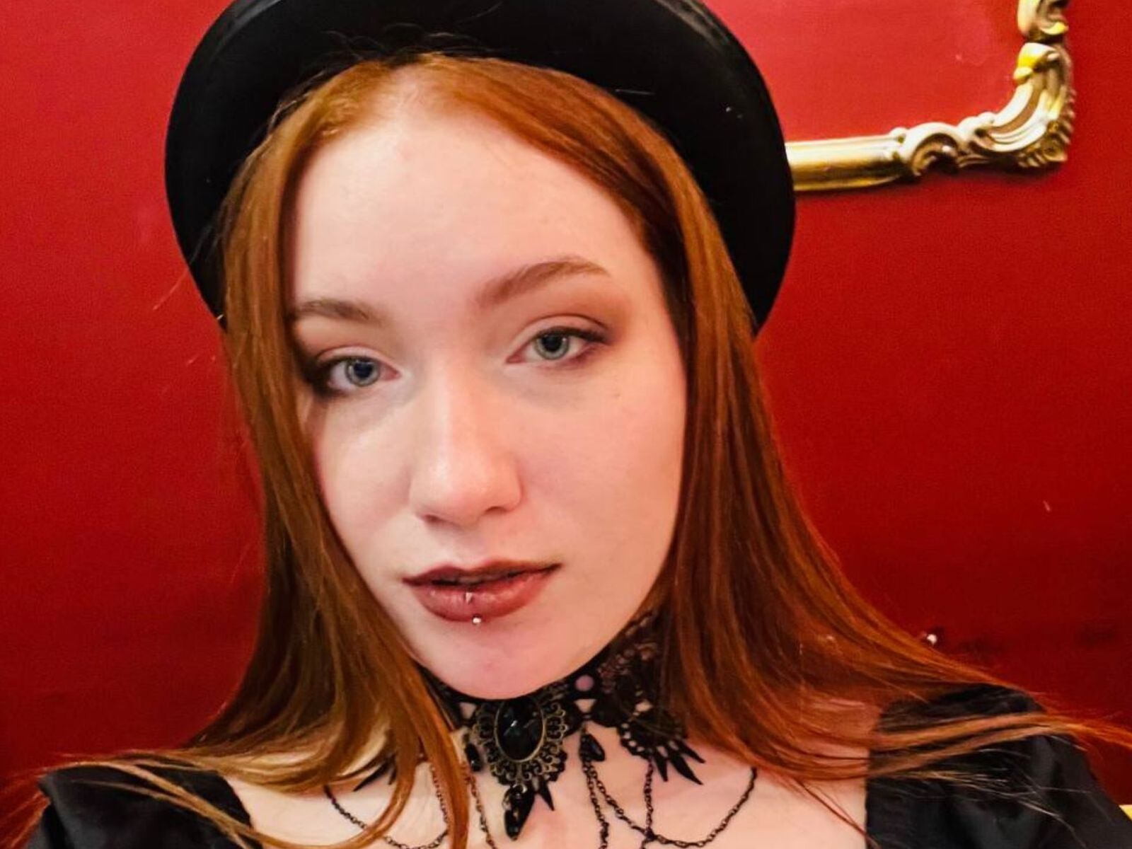 Live cam for DevonaDarby