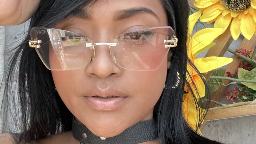ReginaStephan – Female | Glam Magazine