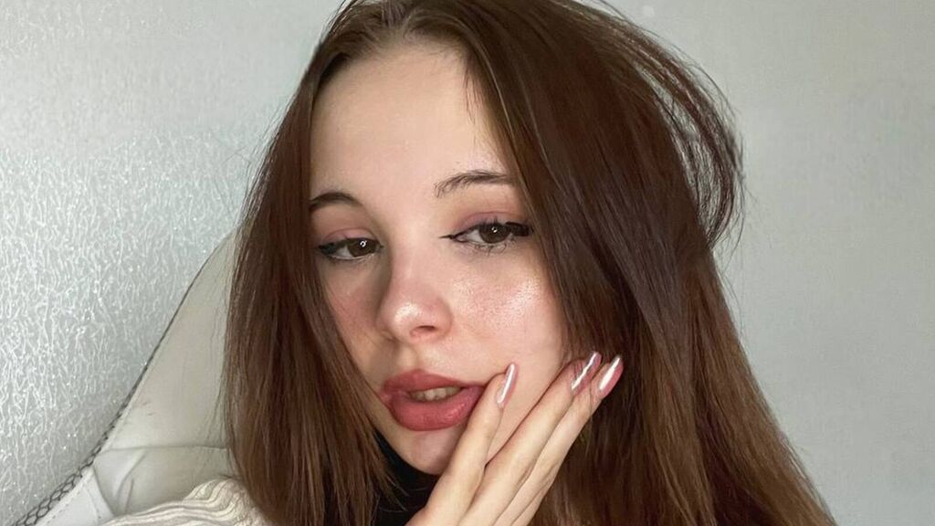 Watch VeronaHewlett live on cam on LiveJasmin