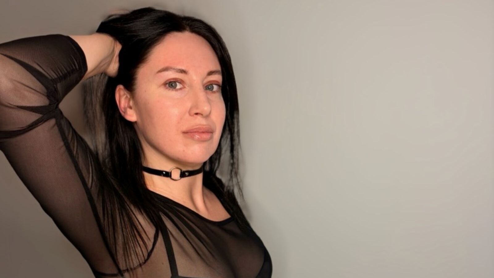 MiaCoffin glamour portrait