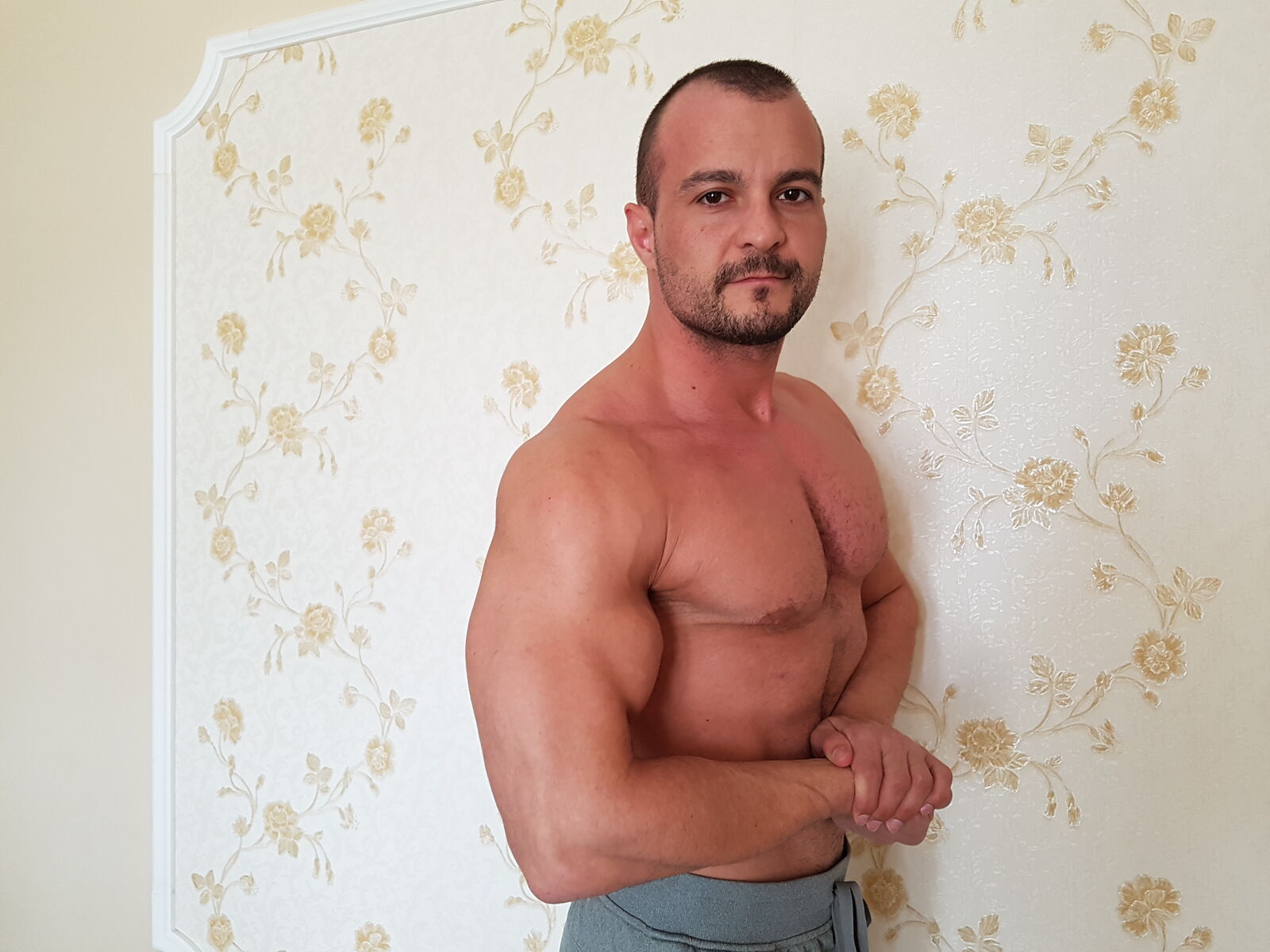 Live cam for CristianDiesel