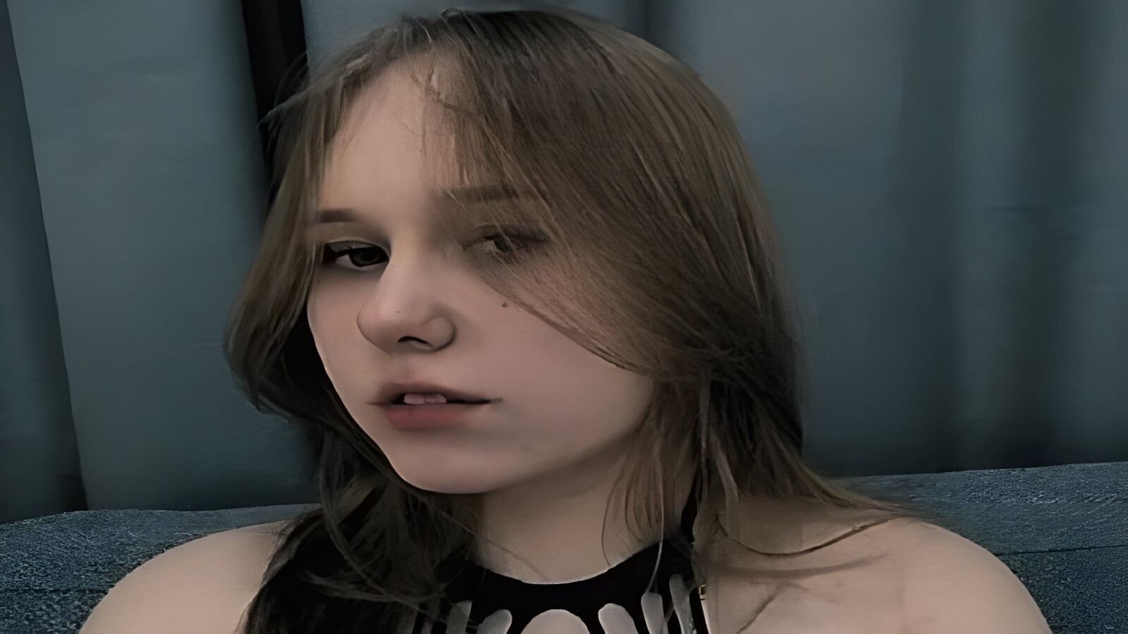 VinelleErle erotic portrait