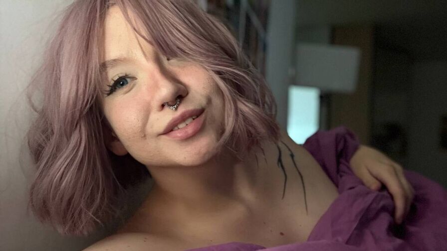 Watch JoyceTreier live on shemalefreeporn.net
