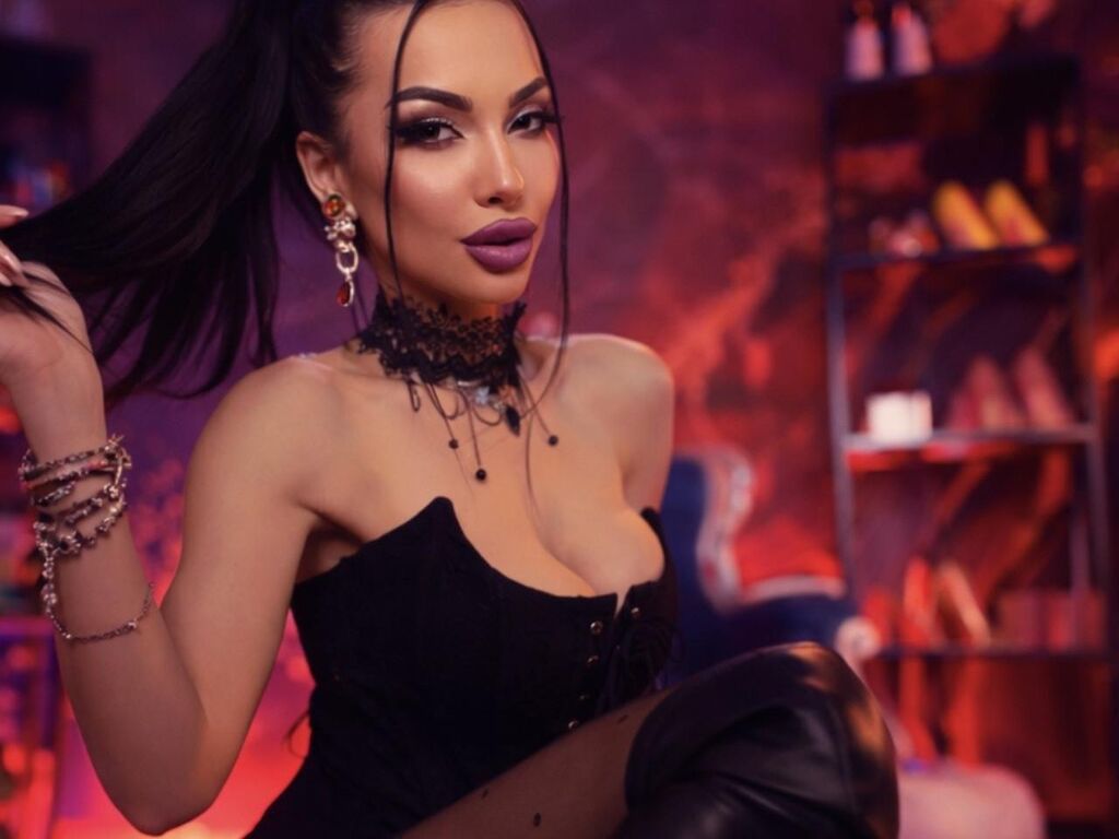 MoniqueSpelll live cam performer profile