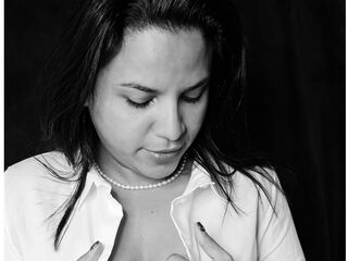 Webcam model ElenaBella from LiveJasmin