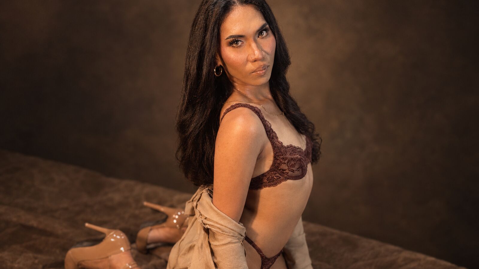 LunaDevereux glamour portrait