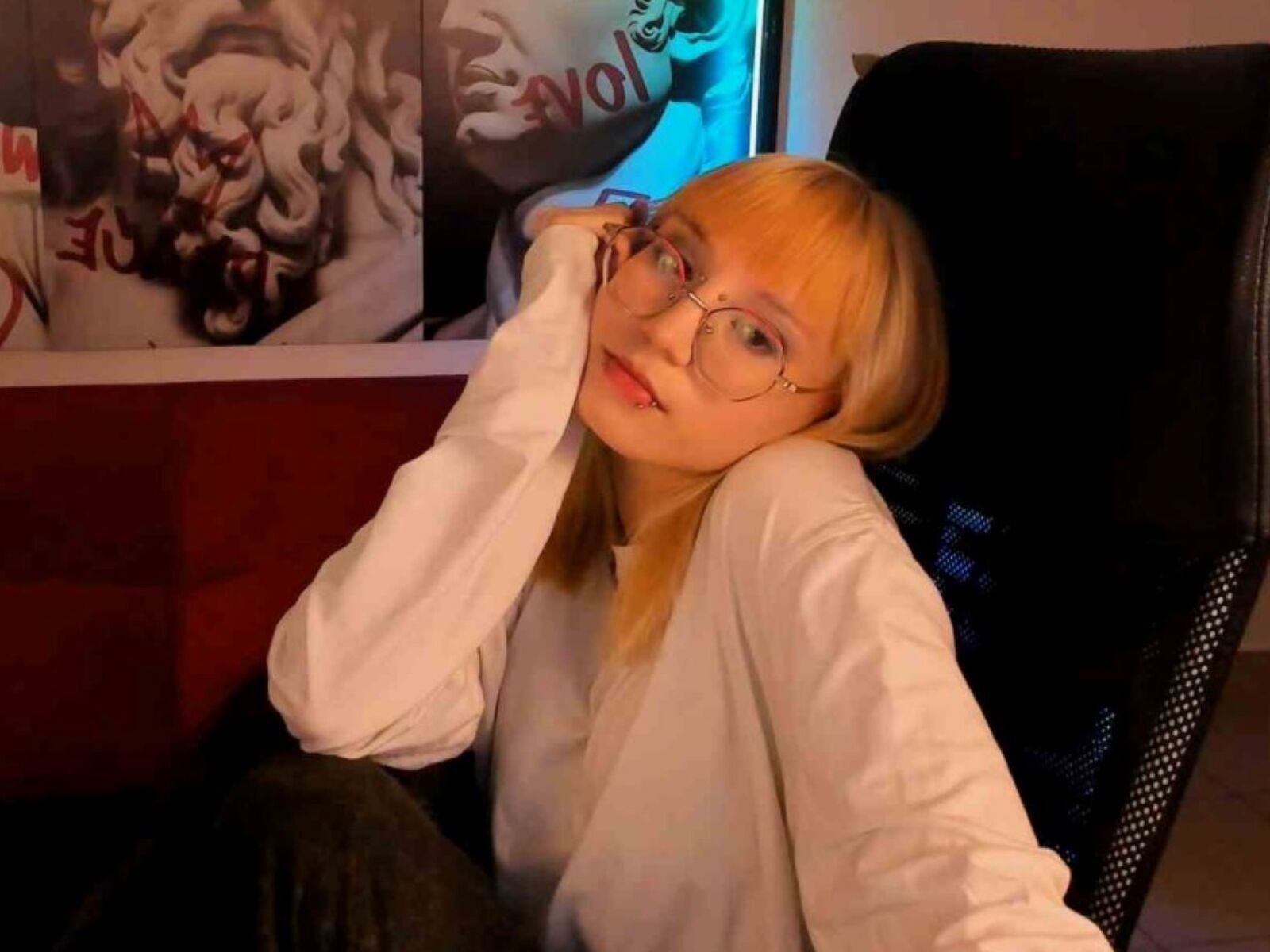 Live cam for ReminaMeow