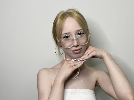 Chat with MaisieCherrin